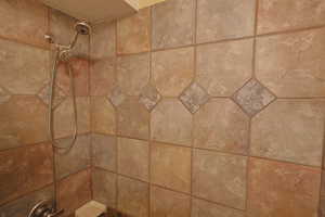 Bathroom view of tiled shower / bath combo