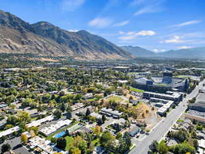 Aerial overview of property's location featuring a mountain backdrop