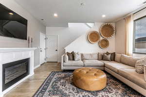 Cozy family room with space for the whole family!