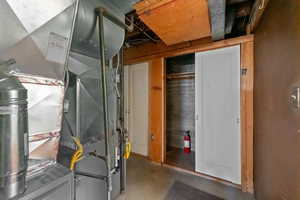 Utility room with heating unit