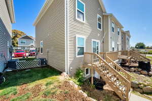 Step down to backyard from balcony. Easy access!
