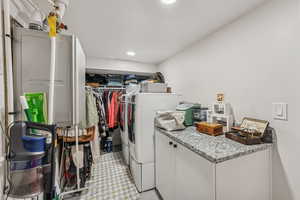 Washroom featuring washer and clothes dryer, recessed lighting, and a textured ceiling