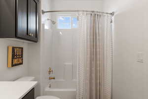 Full bath with shower / tub combo and vanity