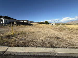 View of yard with a mountain view and a view of rural / pastoral area