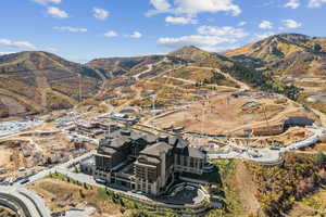 Aerial view of property's location with mountains