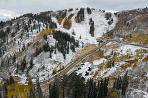 Snowy aerial view featuring a mountain view