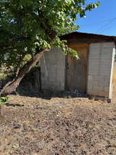 View of yard with a shed
