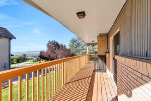 Huge wraparound deck