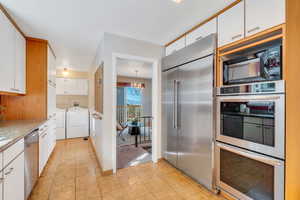 Double ovens and huge refrigerator