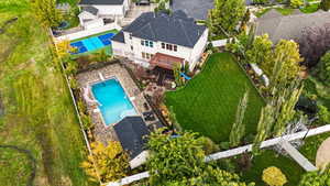 Bird's eye view of a pool area