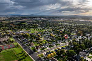 View of property location featuring nearby suburban area and mountains
