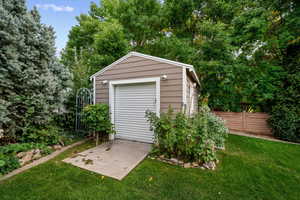 View of outdoor structure with view of wooded area