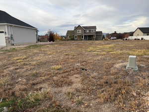 View of yard featuring a garage