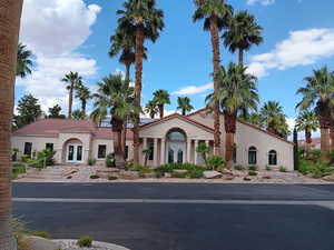 Oversized Clubhouse!