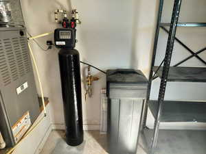 Utilities with heating unit in Garage Nook