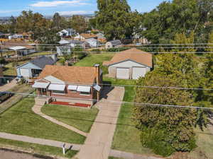 Aerial view of residential area featuring property parcel outlined