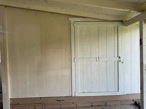 Detailed view of wood walls