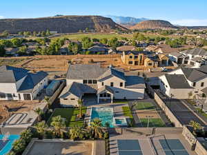 Bird's eye view of a pool and mountains