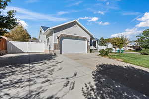 Big driveway and private RV pad.