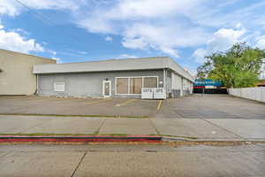 View of front facade featuring uncovered parking