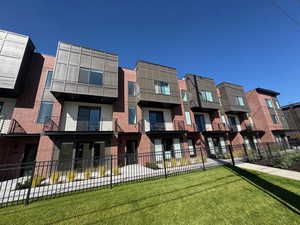 View of apartment building / complex