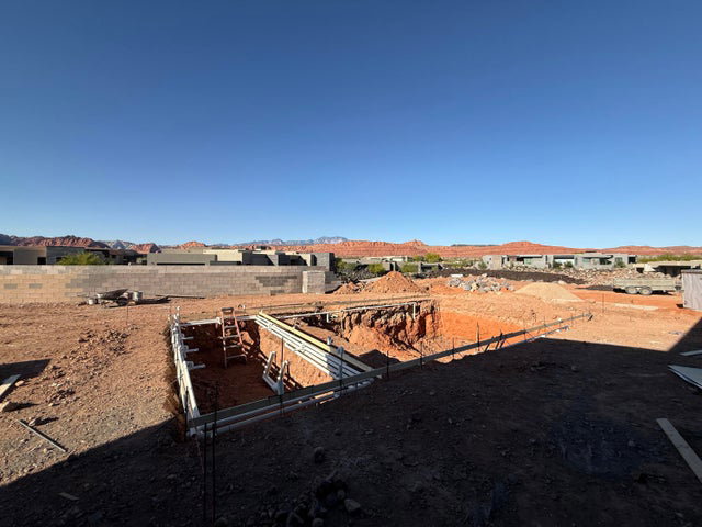 View of yard with a mountain view