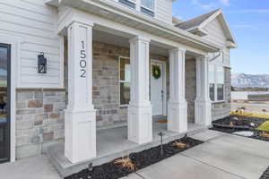 FRONT PORCH (PICTURE OF PREVIOUS BUILT HOME-OPTIONS, COLORS AND MATERIALS MAY VARY)