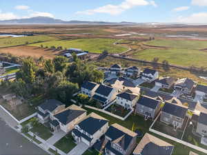 View of property location featuring a mountainous background and nearby suburban area