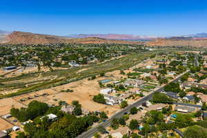 shows proximity to Bloomington Park and pickleball courts