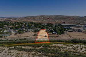 Aerial view of property's location with property parcel outlined and a mountainous background