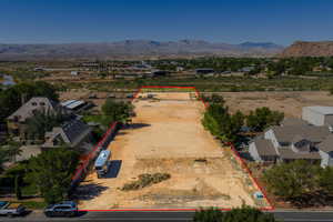 Aerial view of property's location featuring property boundaries highlighted and a mountain backdrop