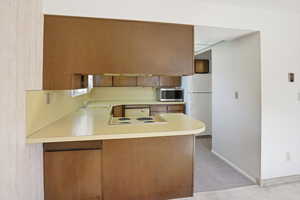 Kitchen & dining area