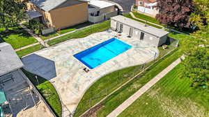Community pool