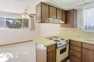 Kitchen & dining area