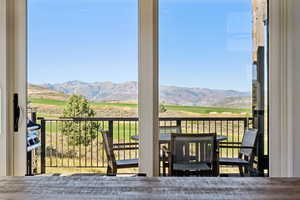 Balcony featuring a mountain view