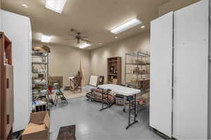 Miscellaneous room with ceiling fan and recessed lighting