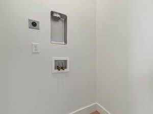 Laundry area with washer hookup and baseboards