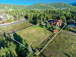 Aerial overview of property's location featuring property boundaries highlighted and mountains