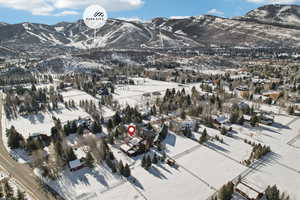 Snowy aerial view featuring a mountain view