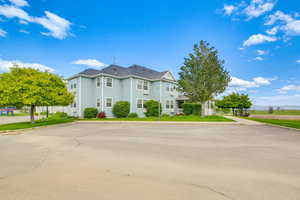 View of front of home featuring a front yard