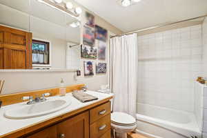 Full bath with shower / tub combo and vanity