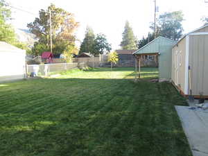 View of yard featuring an outbuilding
