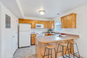 Extra barstool seating at peninsula