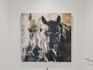 Primary bath accents.