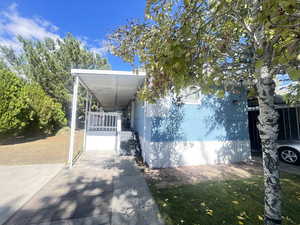 View of front of house featuring a porch and a front yard