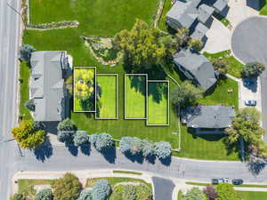 Aerial view of residential area featuring property parcel outlined