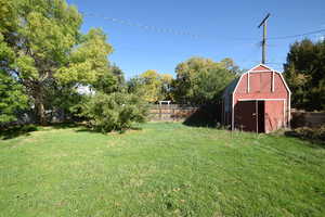View of yard featuring a storage shed