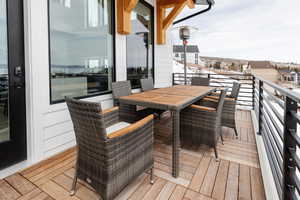 Balcony featuring outdoor dining area