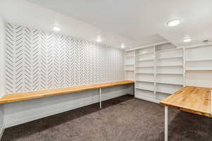 This room ideal for gaming, hobbies, sewing, studying and more. V