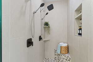 Full bathroom featuring a tile shower